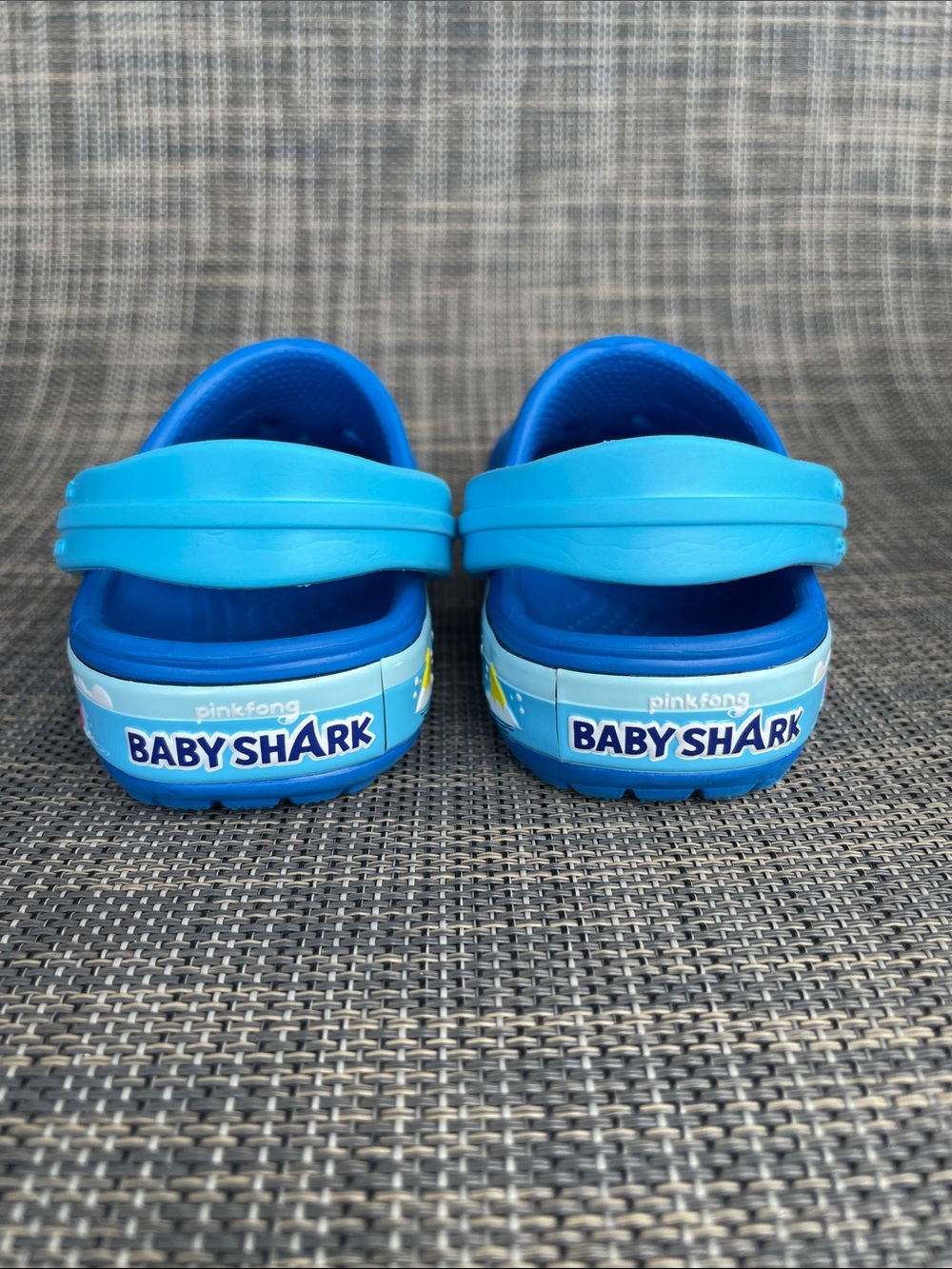 CROCS Baby Shark Pinkfong Band Clogs Slip On Shoes Unisex Infant Toddler Size 4 - Picture 5 of 9